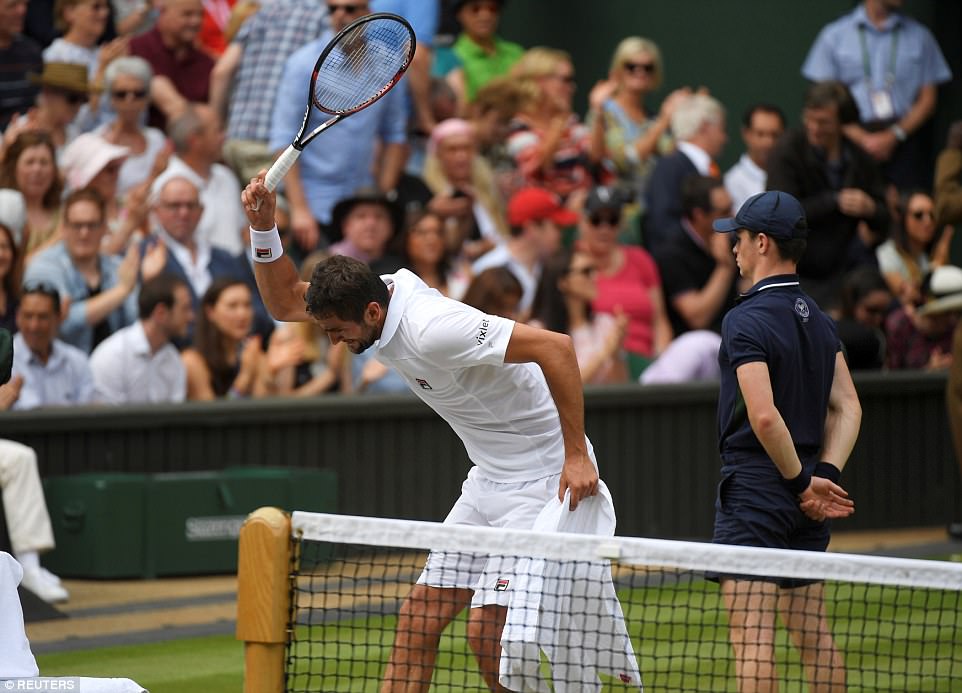 Roger Federer beats tearful Cilic in Wimbledon men's singles final